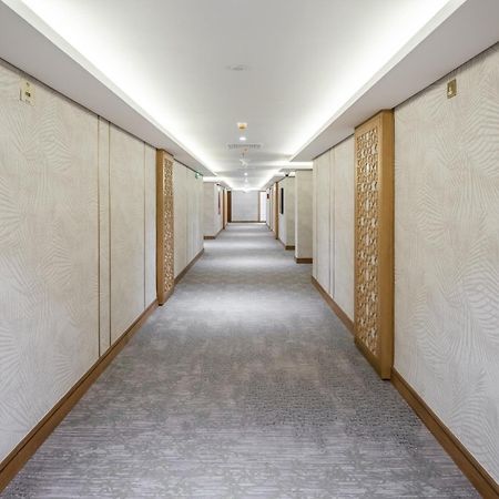 Taiba Suites Madinah Medyna Zewnętrze zdjęcie A corridor at the hotel
