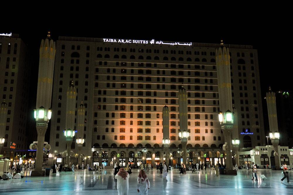 Taiba Suites Madinah Medyna Zewnętrze zdjęcie The hotel at night
