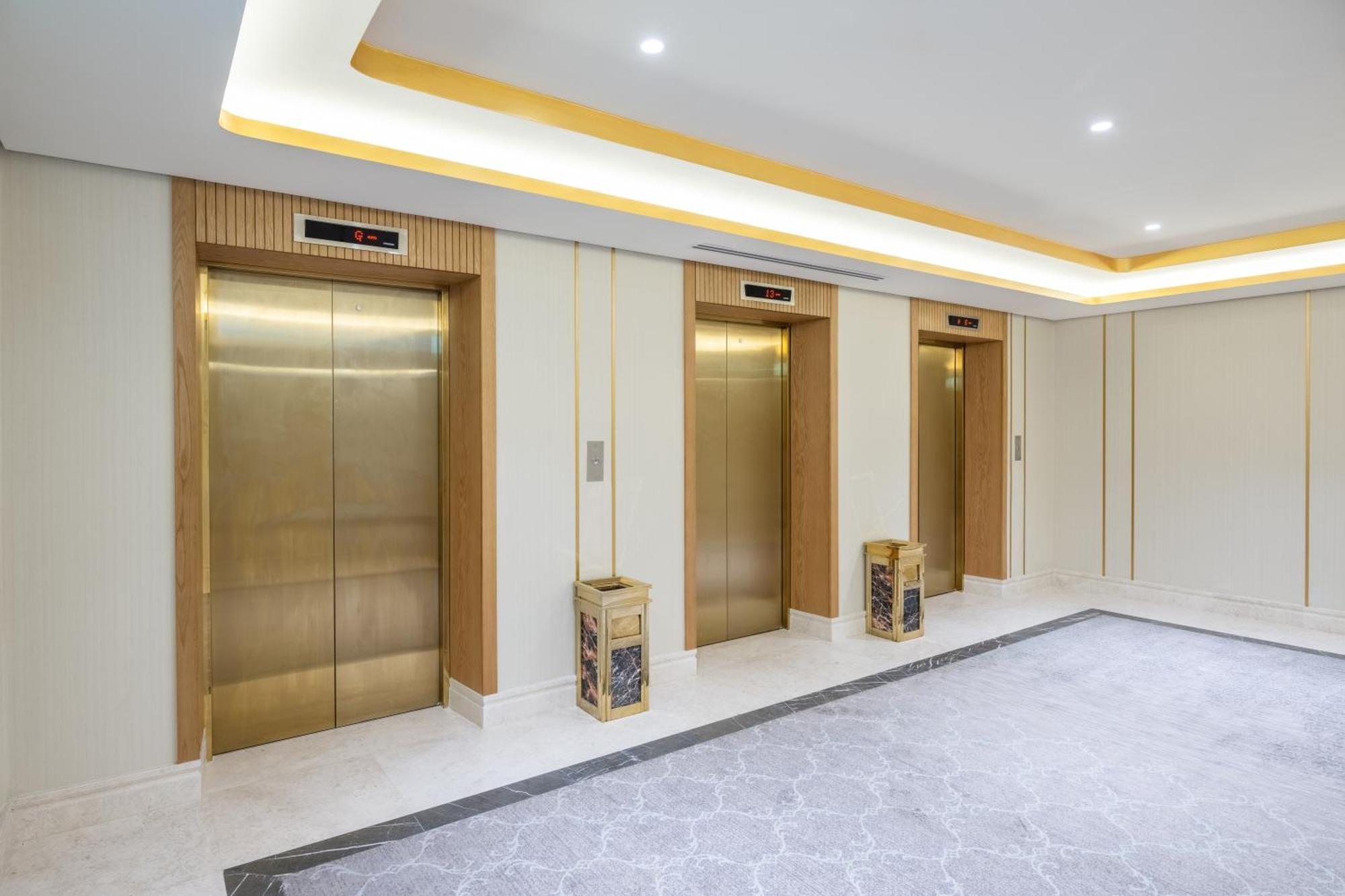 Taiba Suites Madinah Medyna Zewnętrze zdjęcie Elevators at the hotel