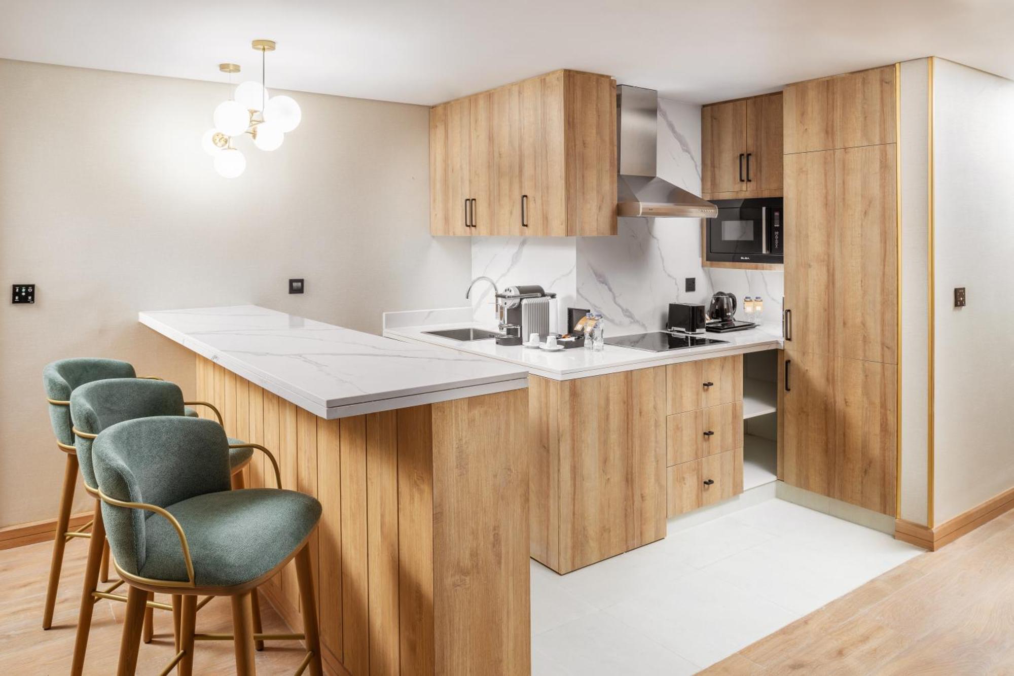 Taiba Suites Madinah Medyna Zewnętrze zdjęcie A kitchen in a serviced apartment