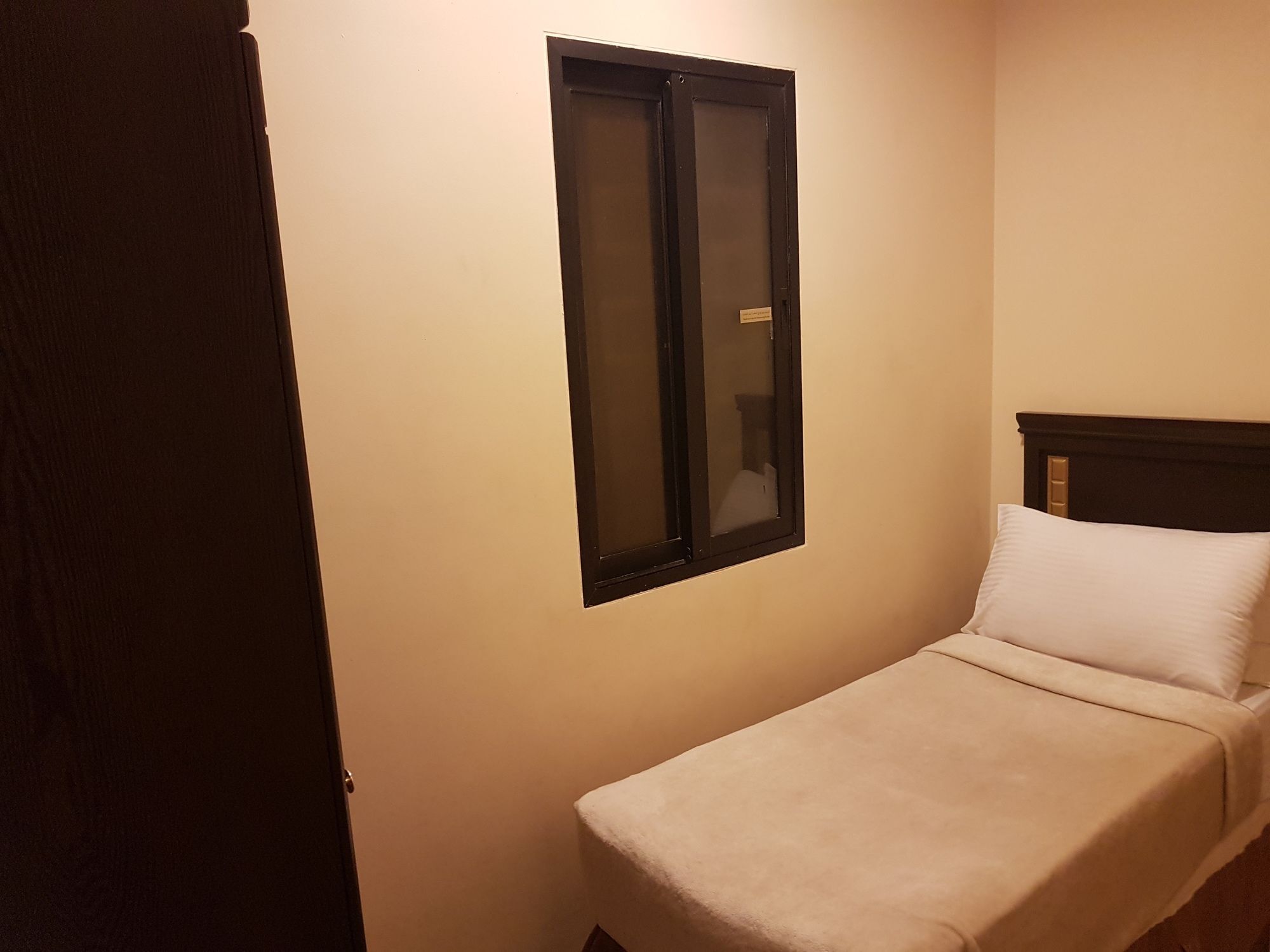 Taiba Suites Madinah Medyna Zewnętrze zdjęcie A room at the hotel