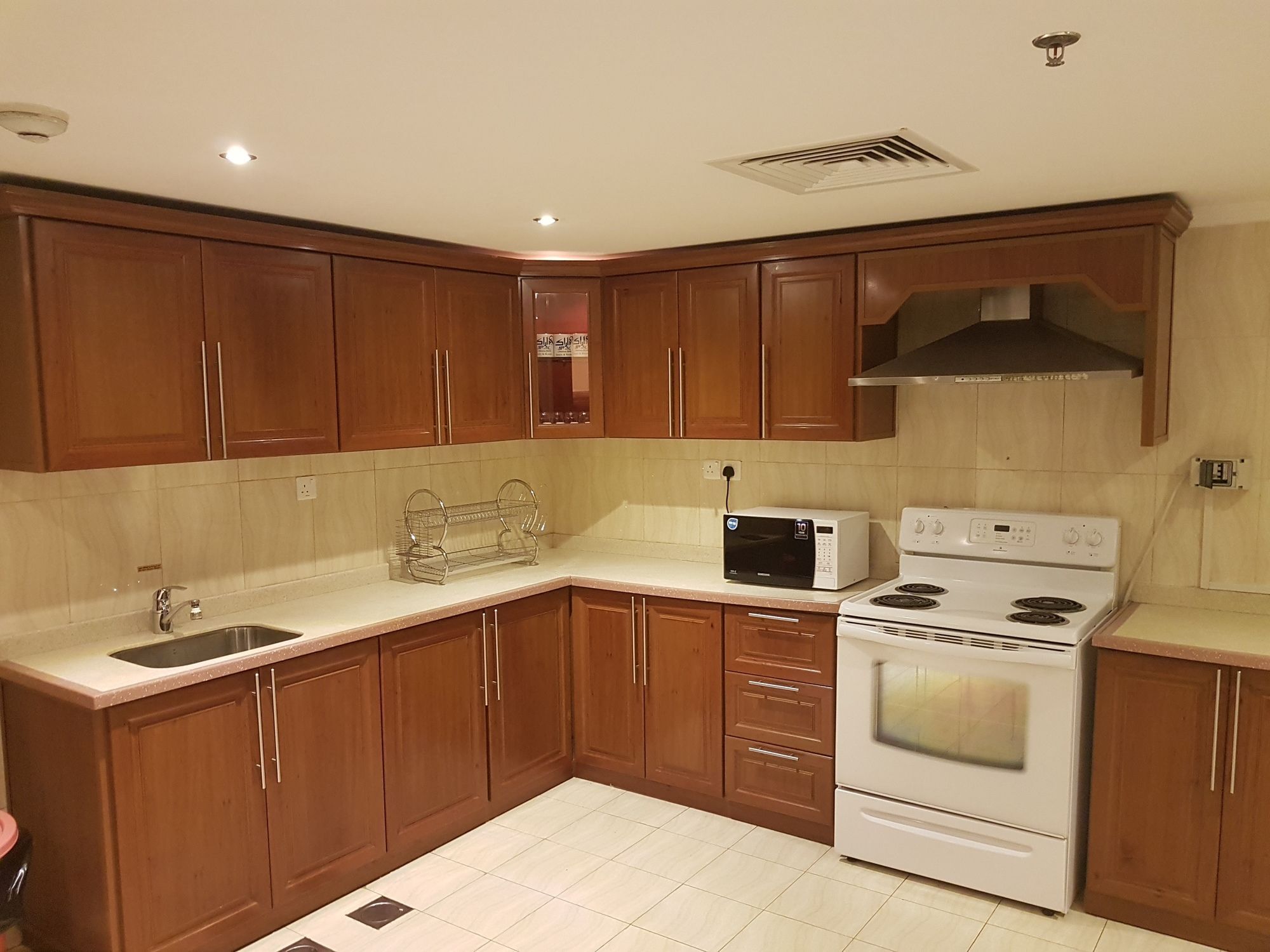 Taiba Suites Madinah Medyna Zewnętrze zdjęcie A modern kitchen