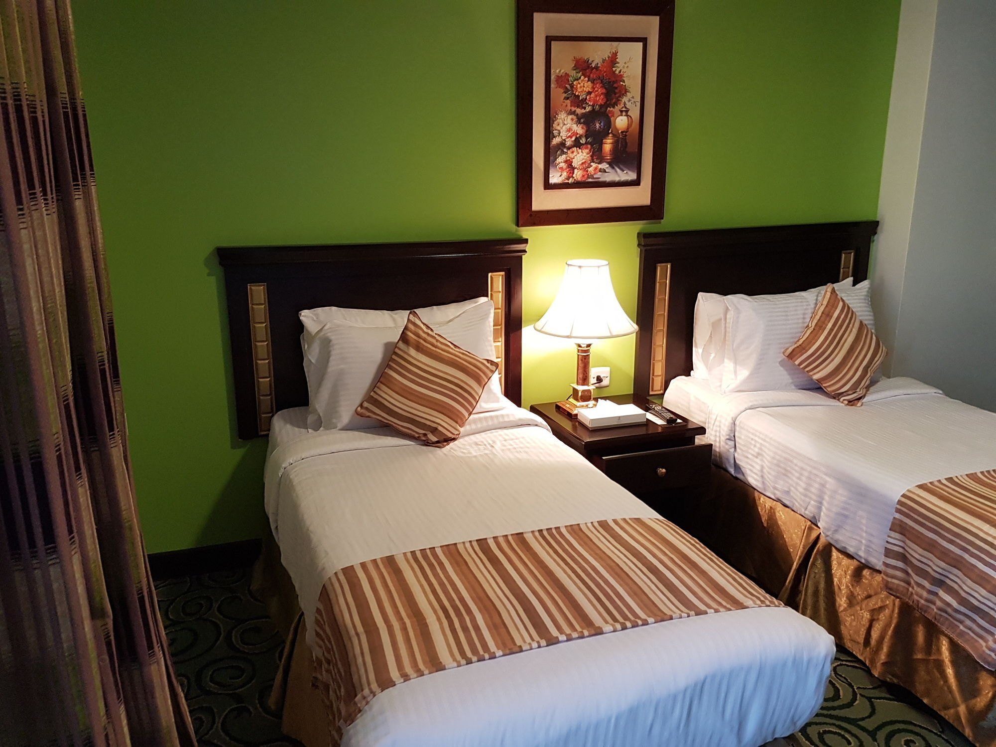 Taiba Suites Madinah Medyna Zewnętrze zdjęcie A room at the hotel