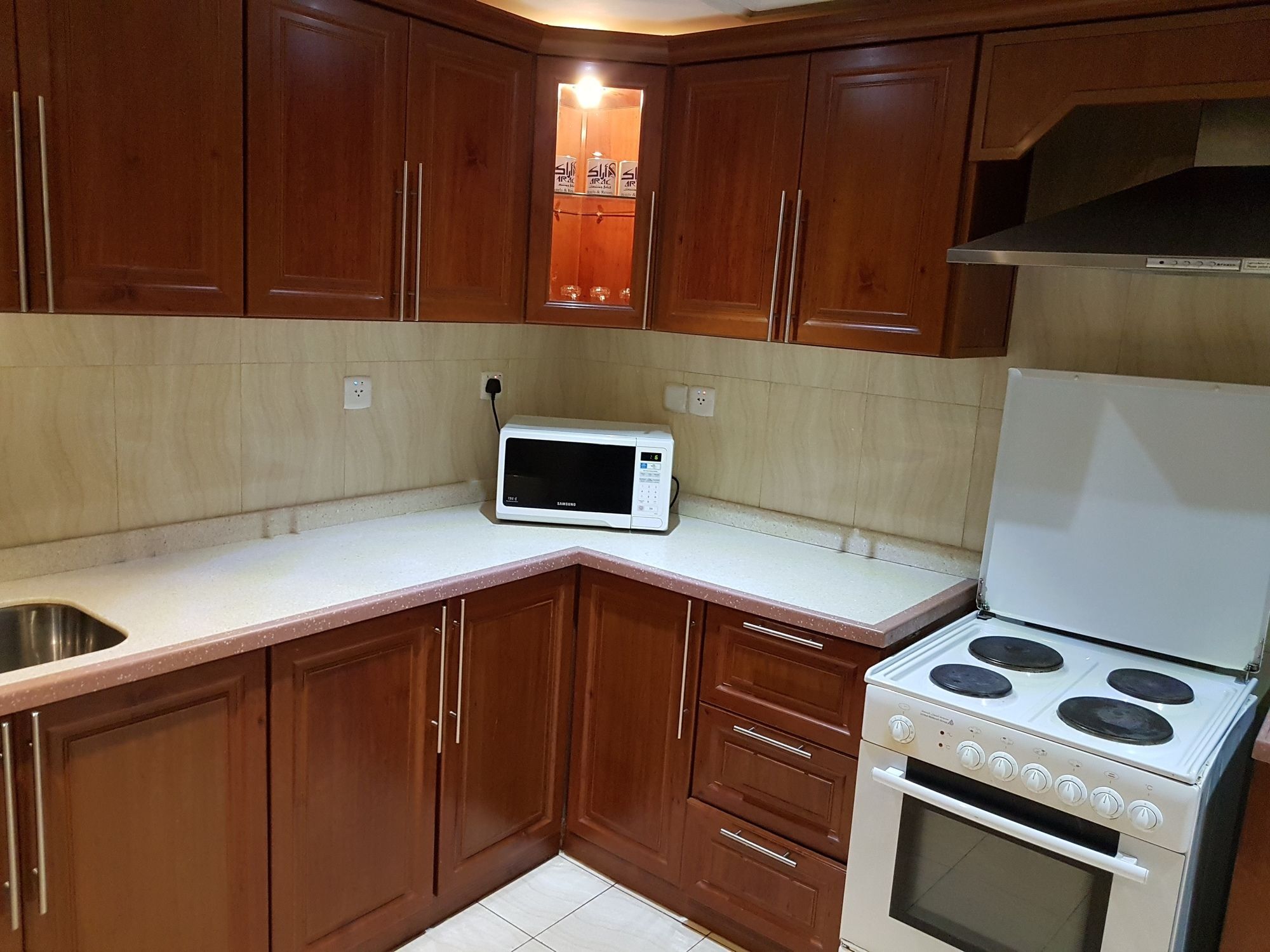 Taiba Suites Madinah Medyna Zewnętrze zdjęcie A modern kitchen
