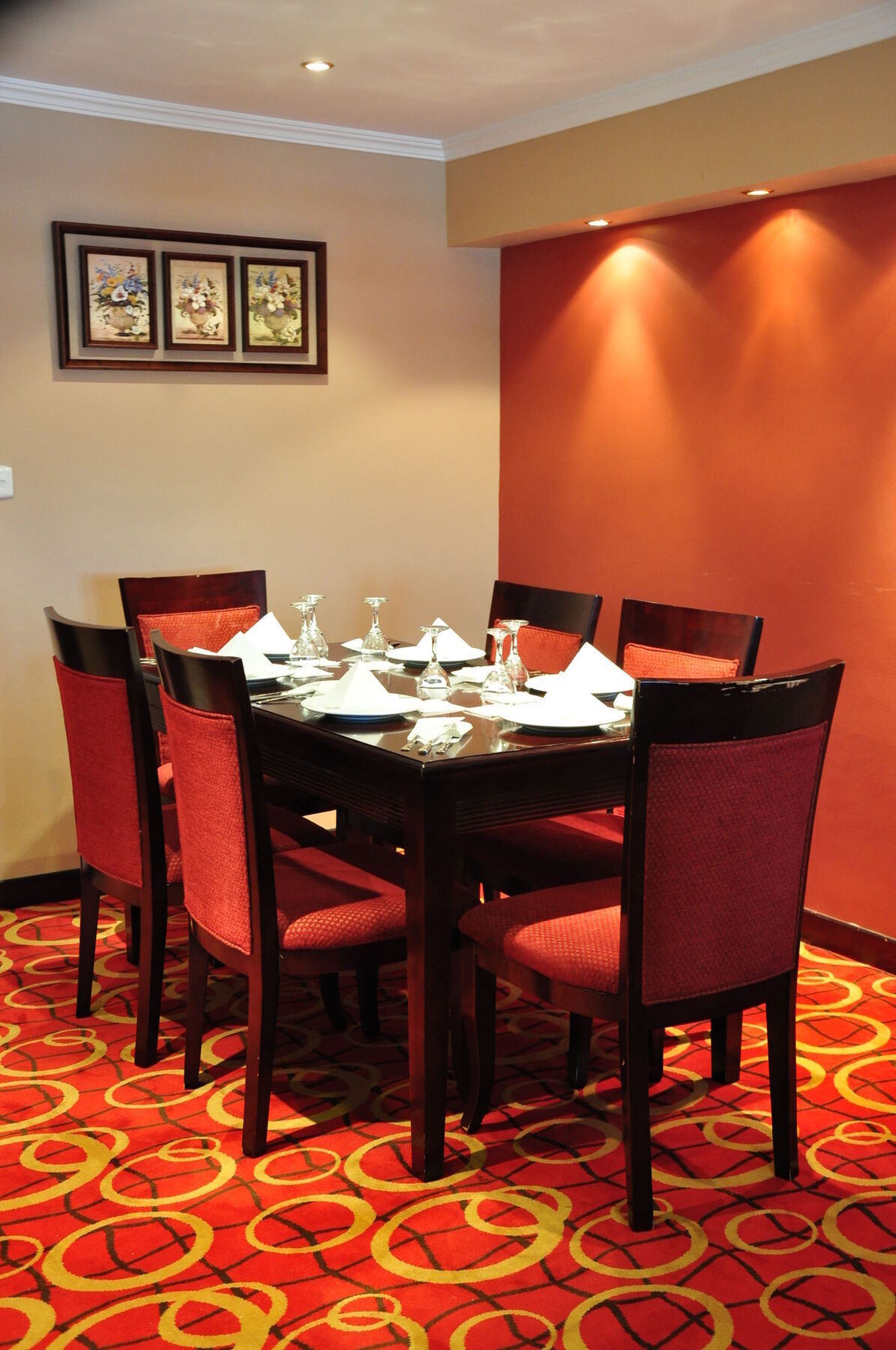 Taiba Suites Madinah Medyna Zewnętrze zdjęcie A dining table