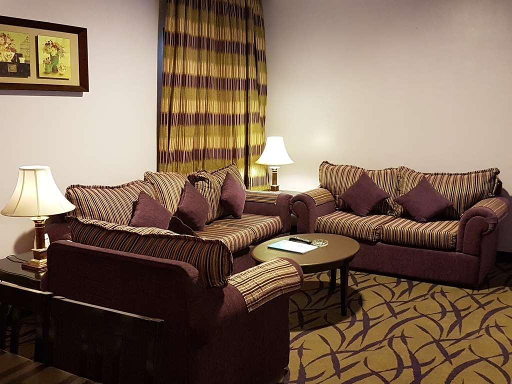 Taiba Suites Madinah Medyna Pokój zdjęcie A living room